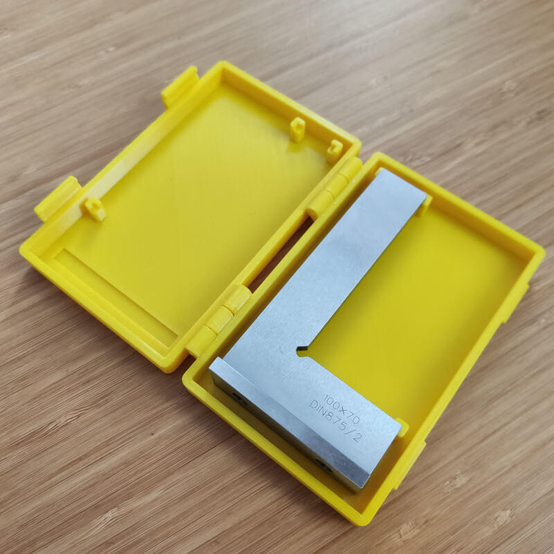 Pudełko na kątownik precyzyjny